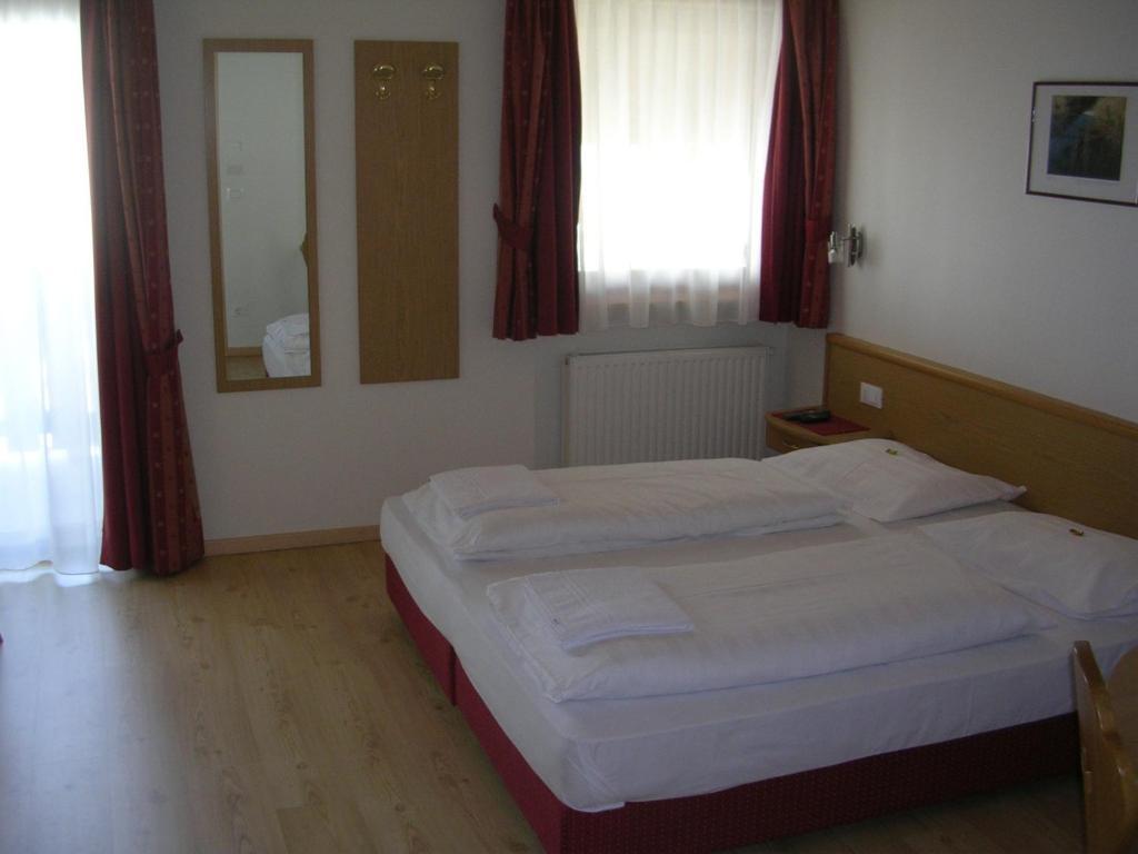Garni La Tambra Otel Selva di Val Gardena Oda fotoğraf