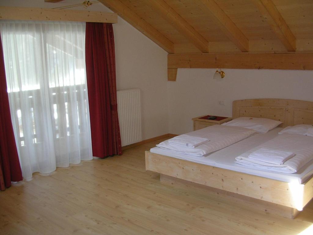 Garni La Tambra Otel Selva di Val Gardena Oda fotoğraf